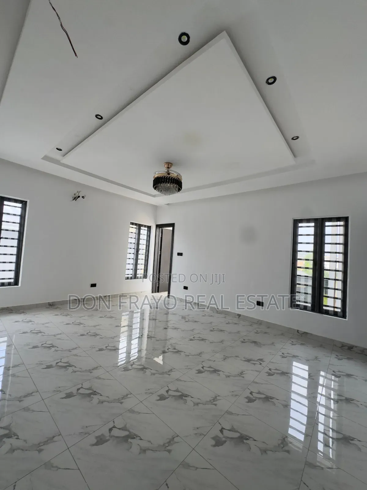 4bdrm Duplex in Jericho Gra for sale