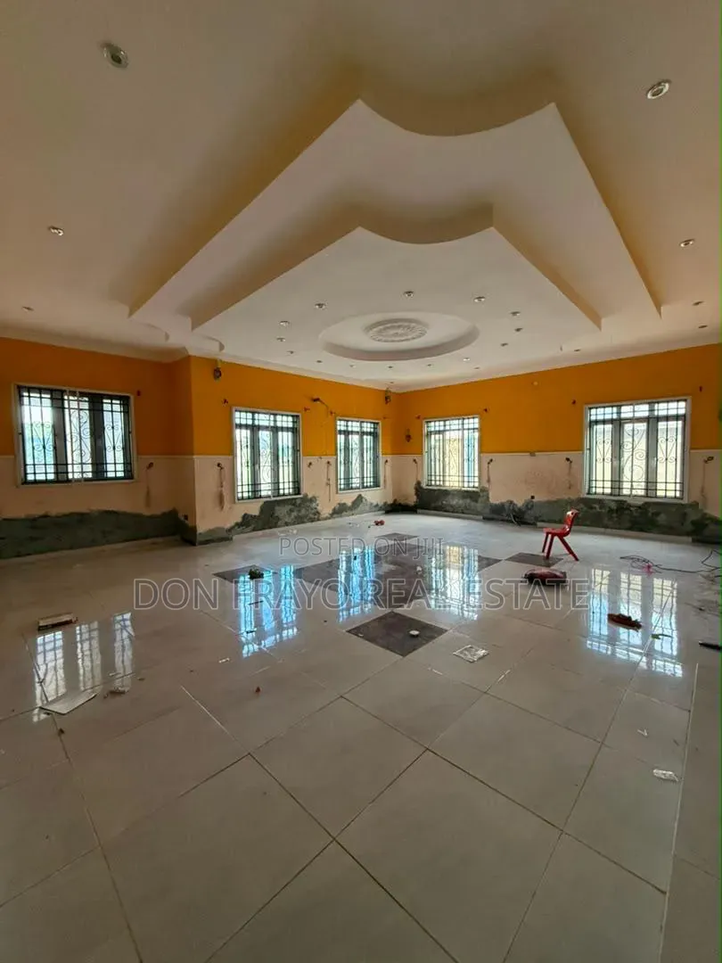 5bdrm Bungalow in Festac Elewuro Akobo for sale