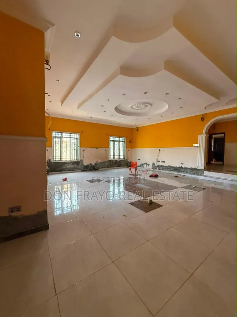 5bdrm Bungalow in Festac Elewuro Akobo for sale
