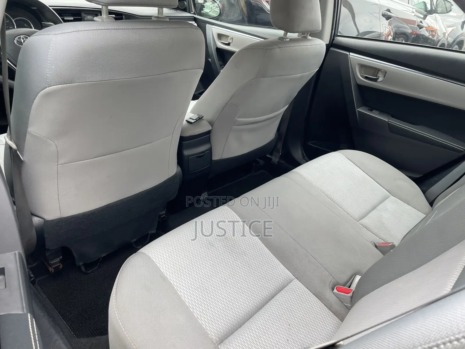 Toyota Corolla LE 4dr Sedan (1.8L 4cyl CVT) 2015 Gray