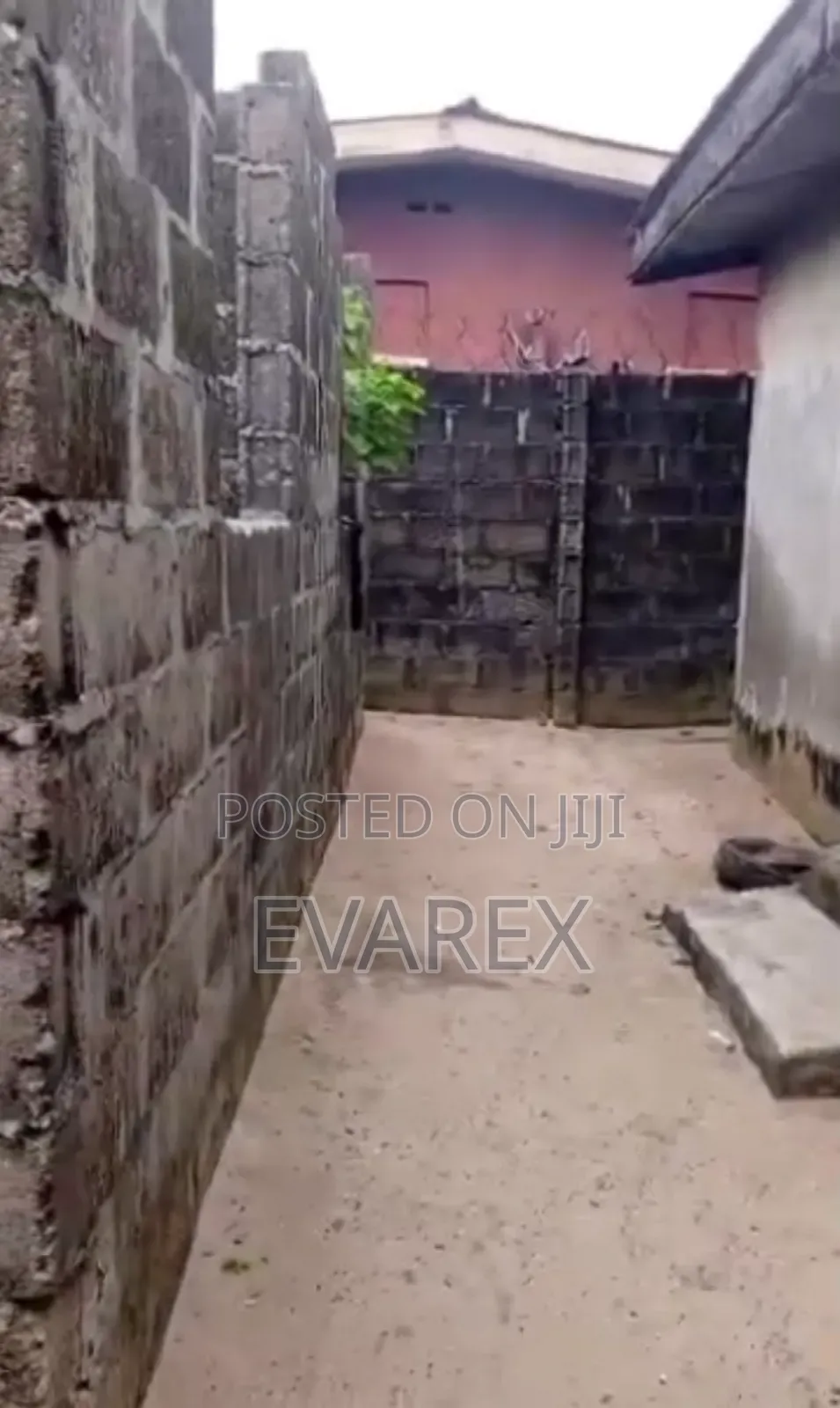 5bdrm Block of Flats in Iba / Ojo for sale
