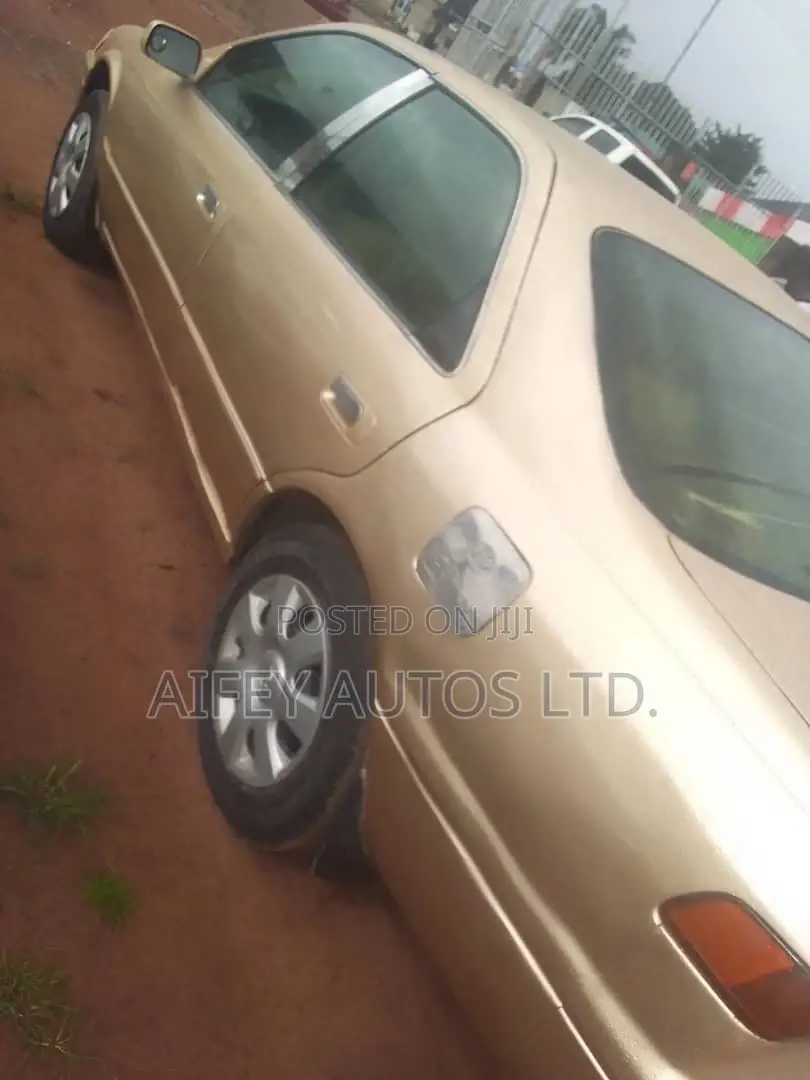 Toyota Camry 2001 Gold