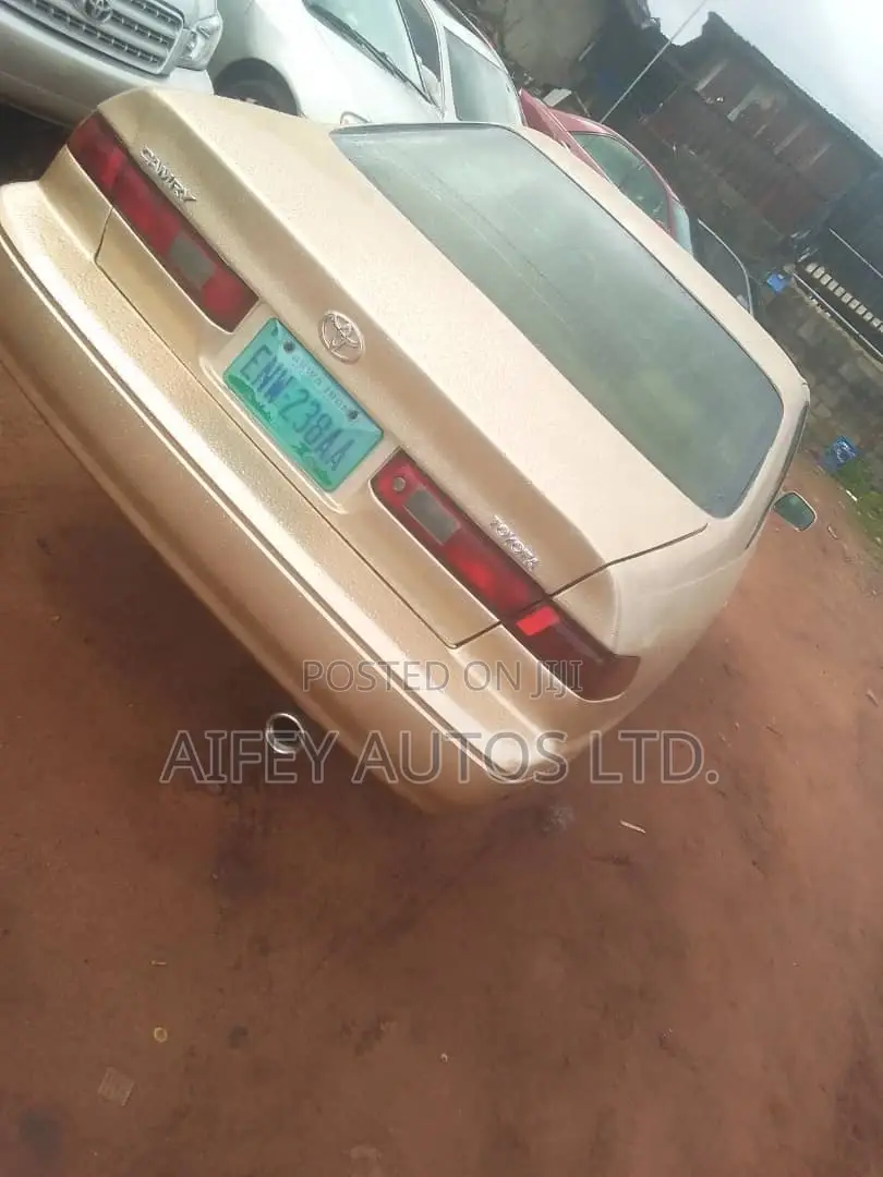 Toyota Camry 2001 Gold