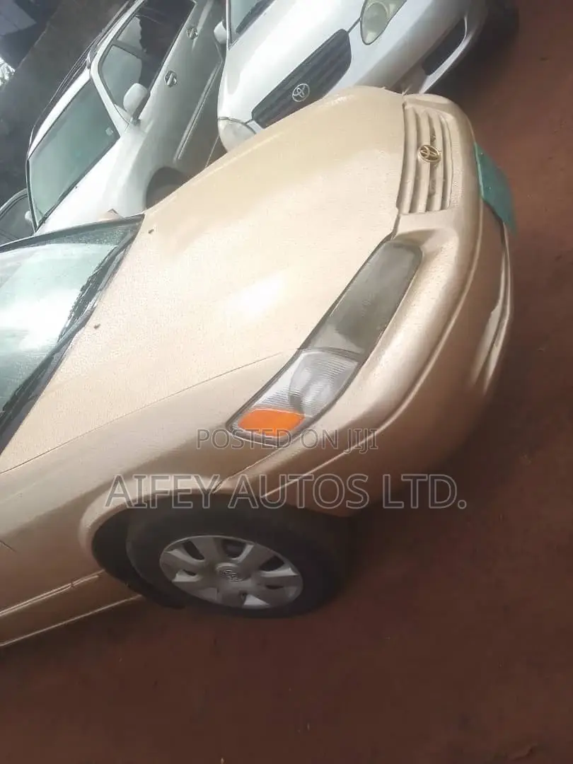 Toyota Camry 2001 Gold