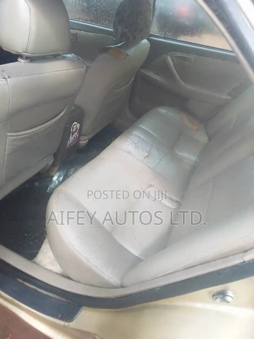 Toyota Camry 2001 Gold