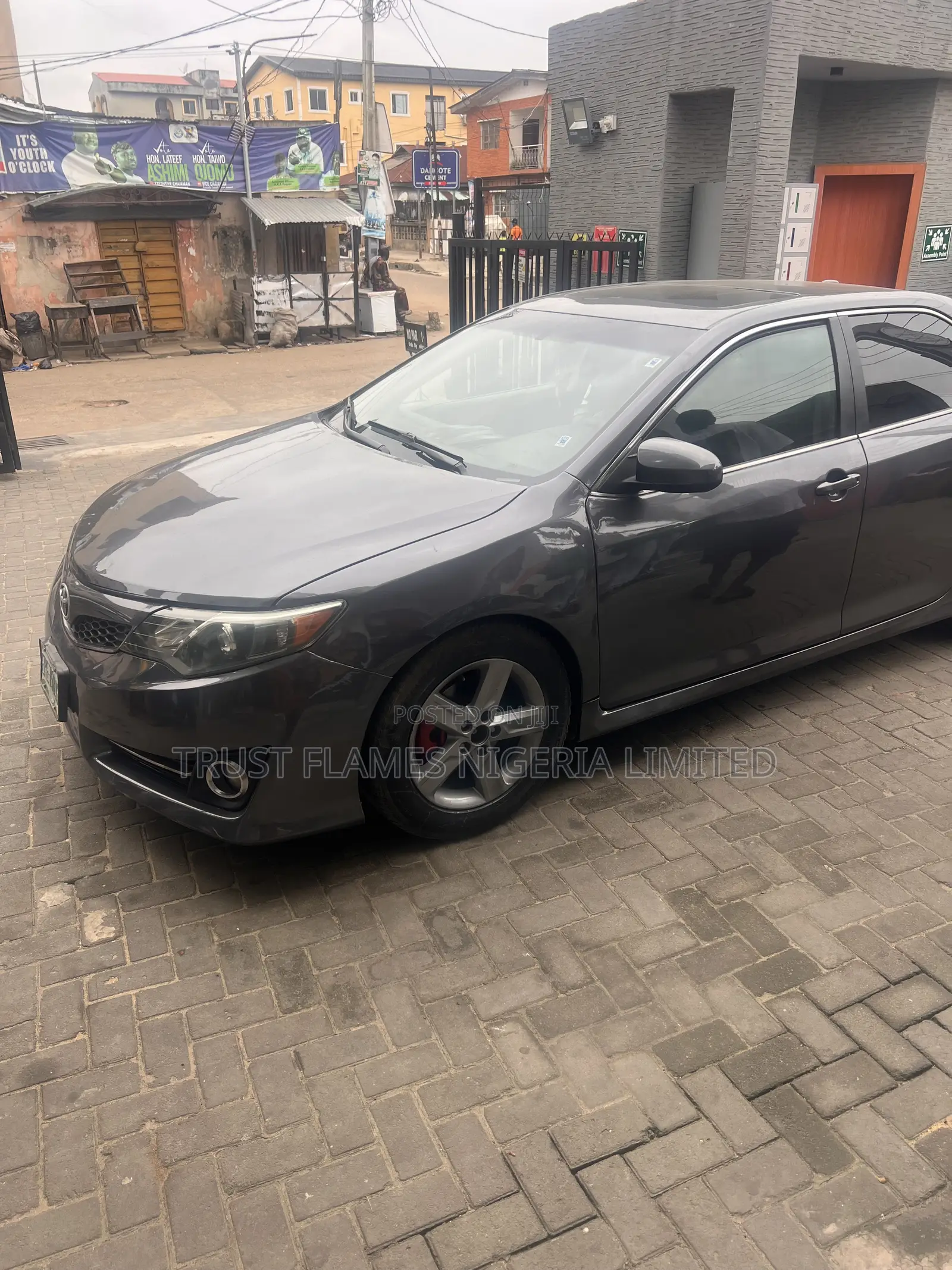 Toyota Camry SE 4dr Sedan (2.5L 4cyl 6A) 2013 Gray
