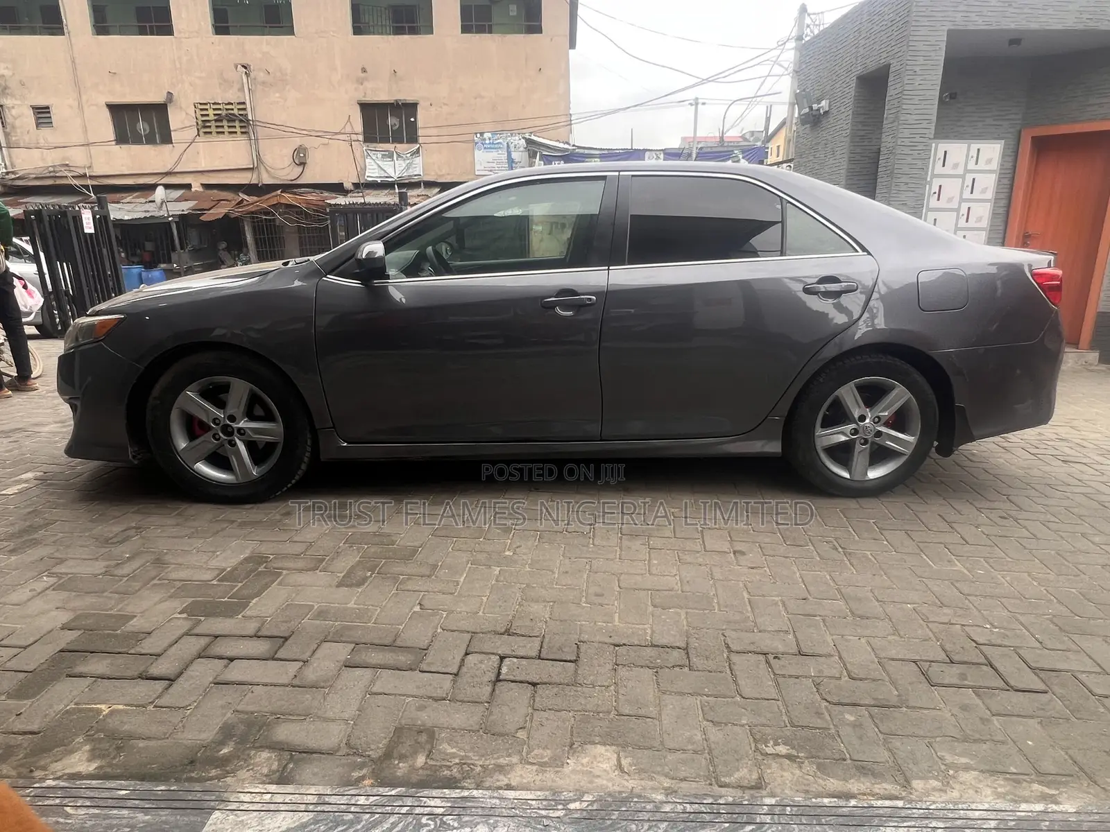 Toyota Camry SE 4dr Sedan (2.5L 4cyl 6A) 2013 Gray