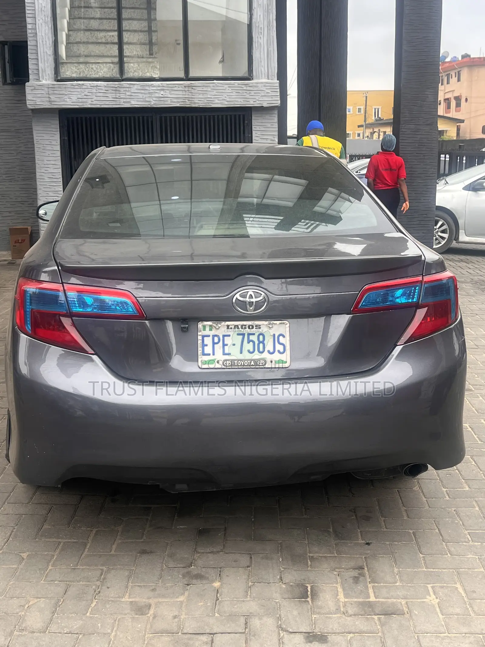 Toyota Camry SE 4dr Sedan (2.5L 4cyl 6A) 2013 Gray