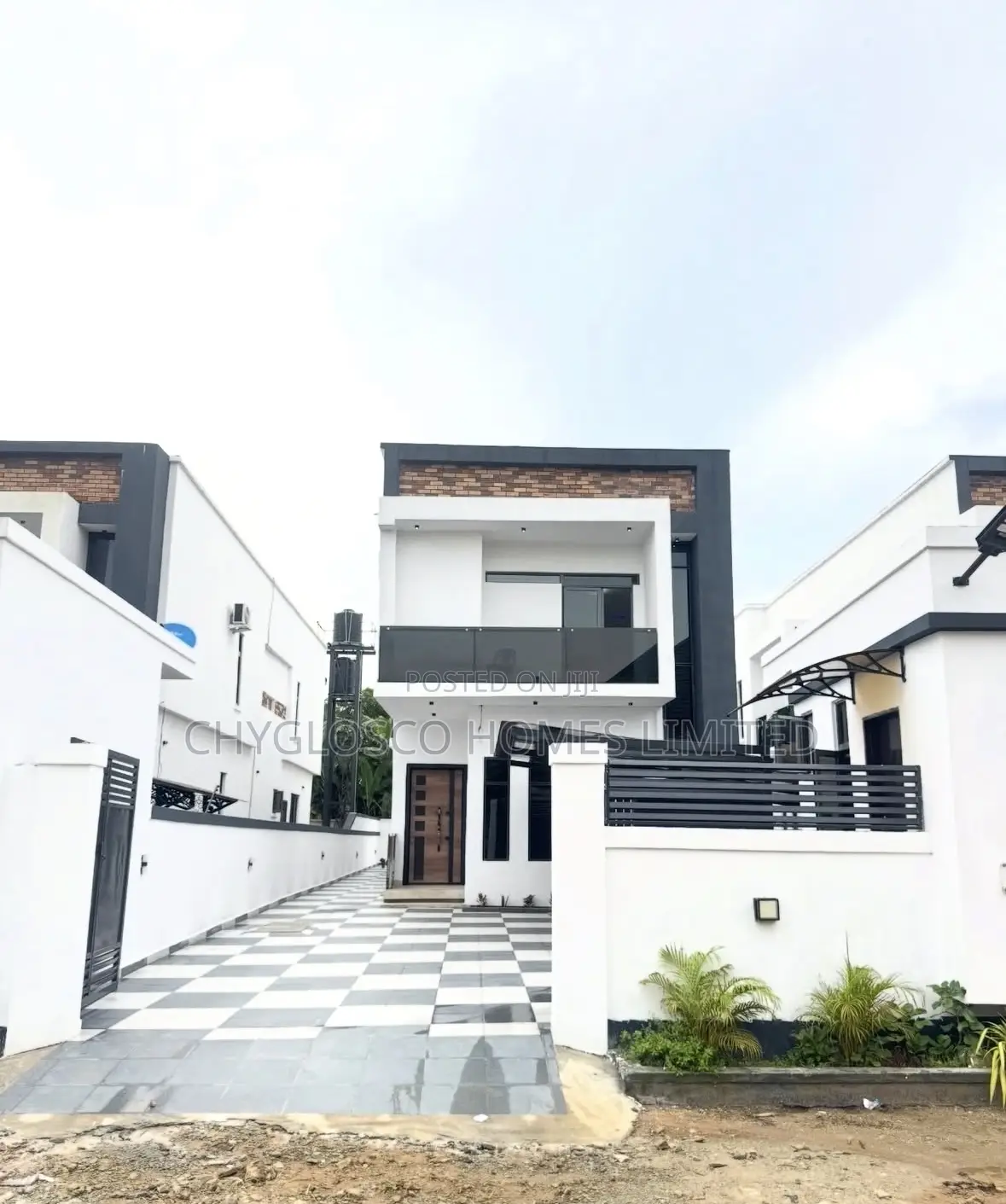 4bdrm Duplex in Eliozu for sale
