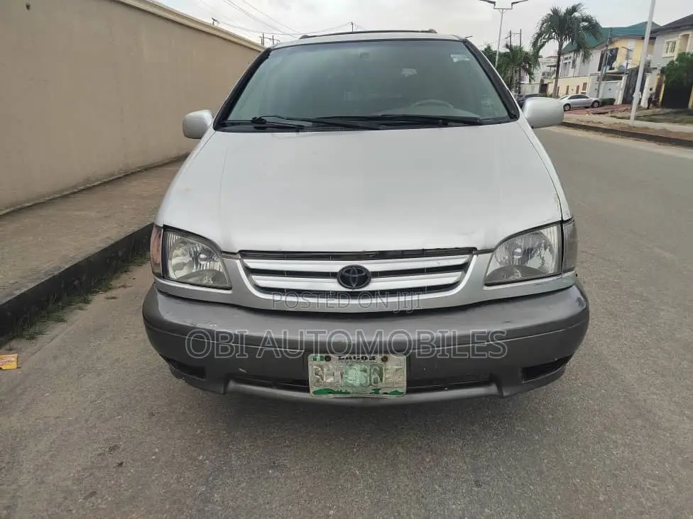 Toyota Sienna 2001 Silver