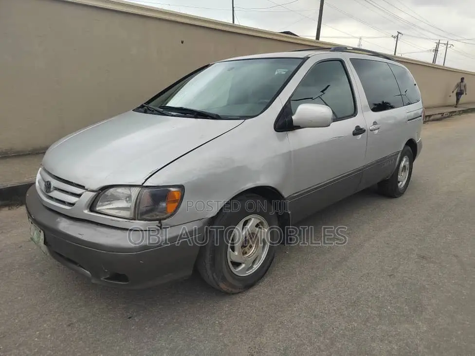 Toyota Sienna 2001 Silver
