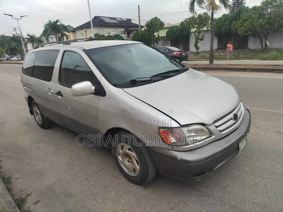 Toyota Sienna 2001 Silver