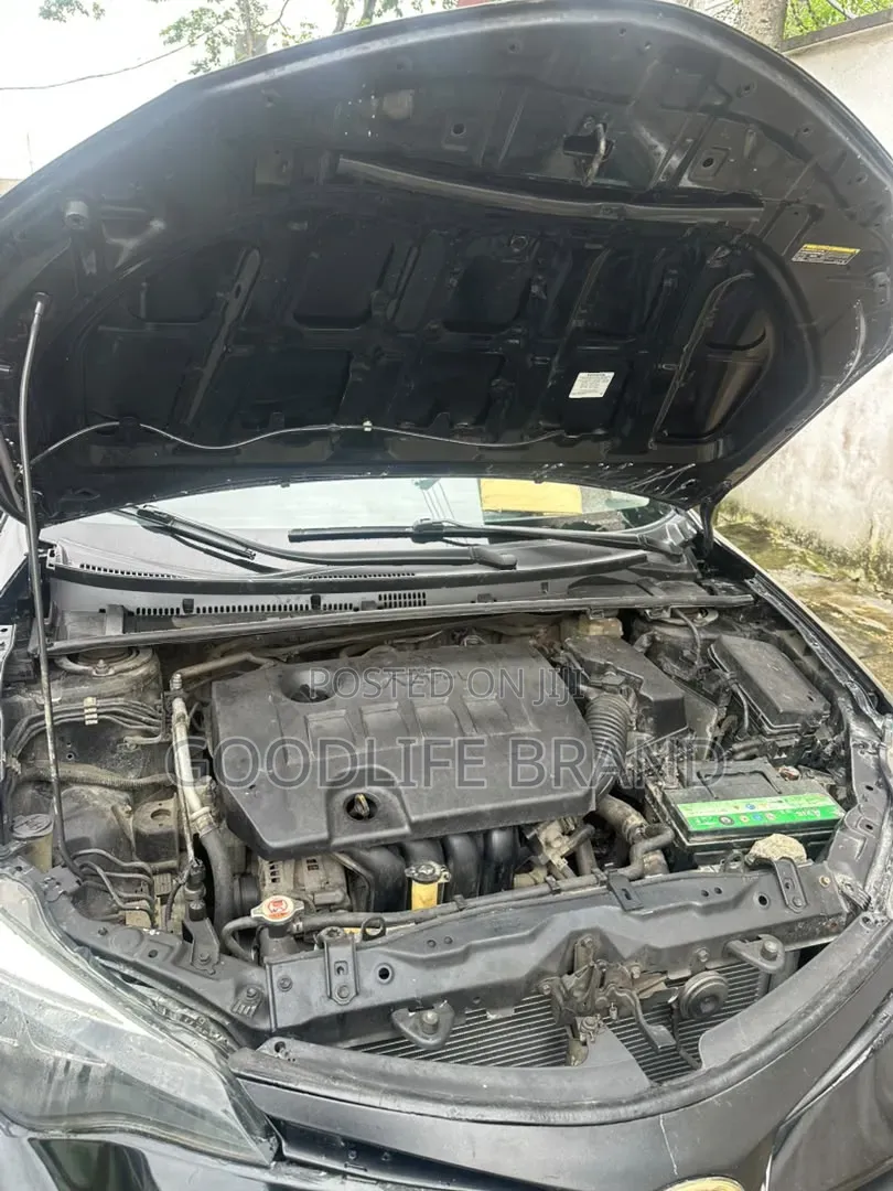 Toyota Corolla SE (1.8L 4cyl 2A) 2018 Black