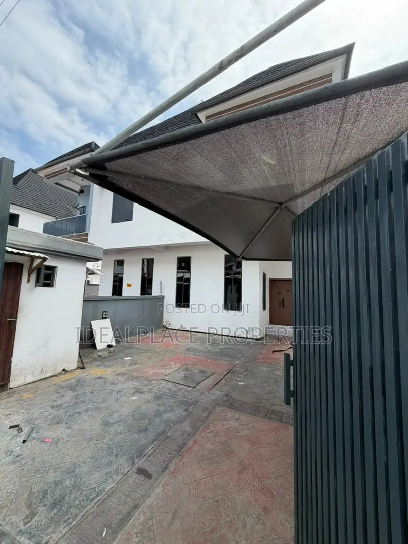 4bdrm Duplex in Chevron for sale