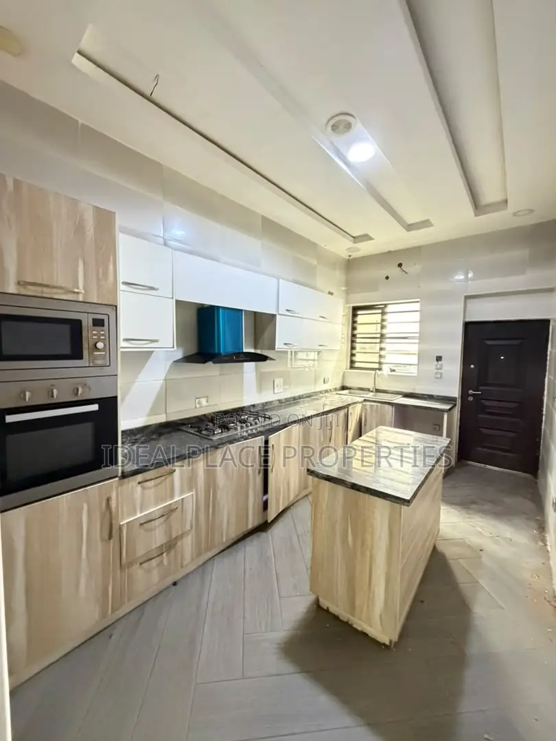 4bdrm Duplex in Chevron for sale