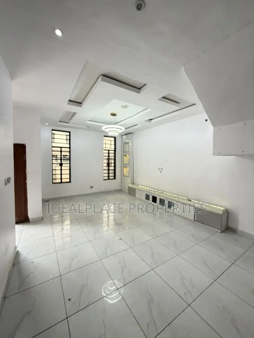 4bdrm Duplex in Chevron for sale