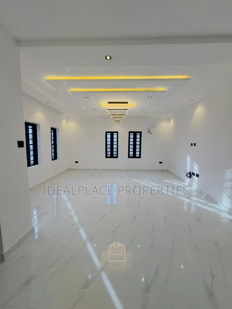 3bdrm Apartment in Gbagada for sale