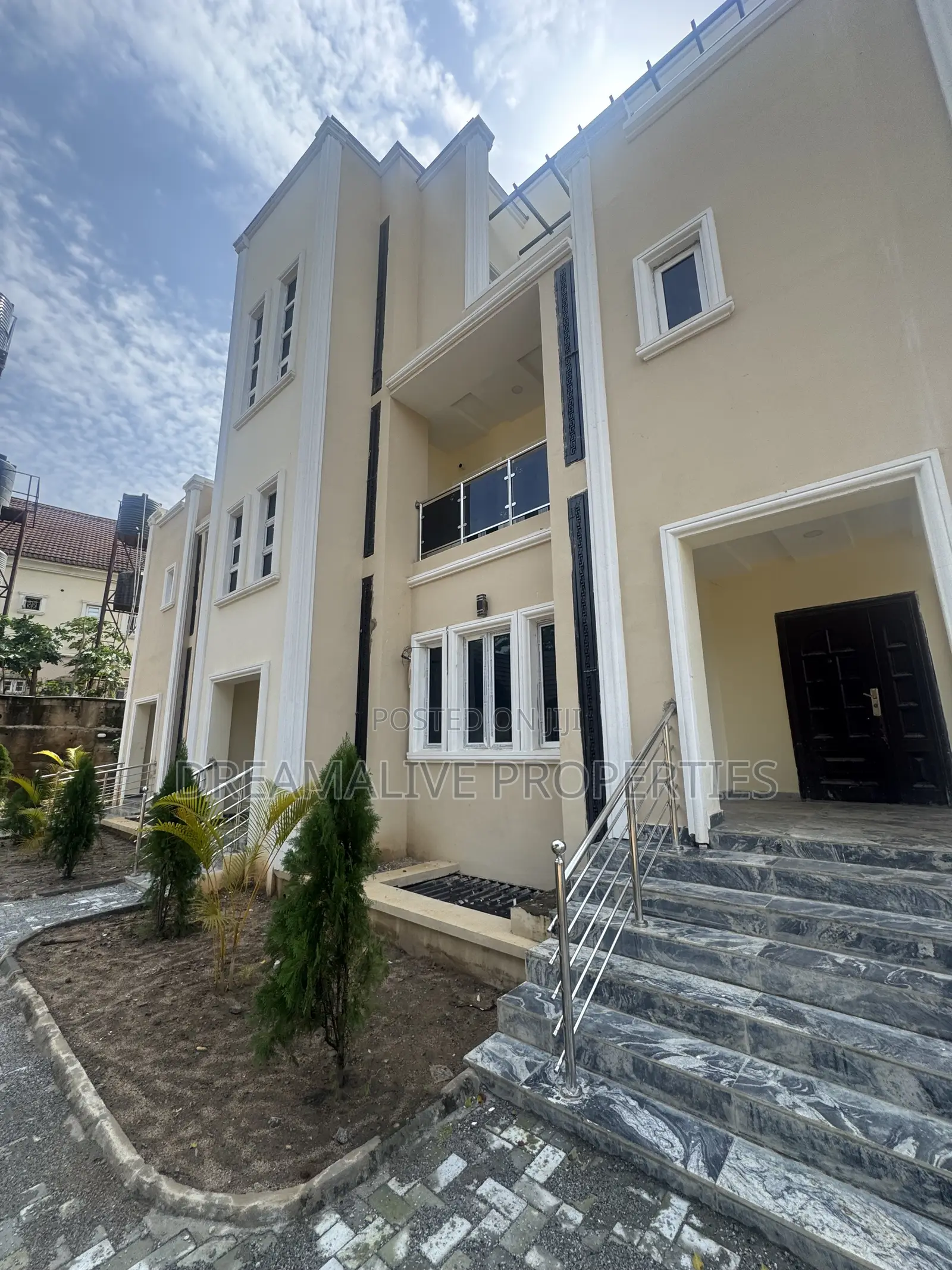 4bdrm Duplex in Gwarinpa for rent