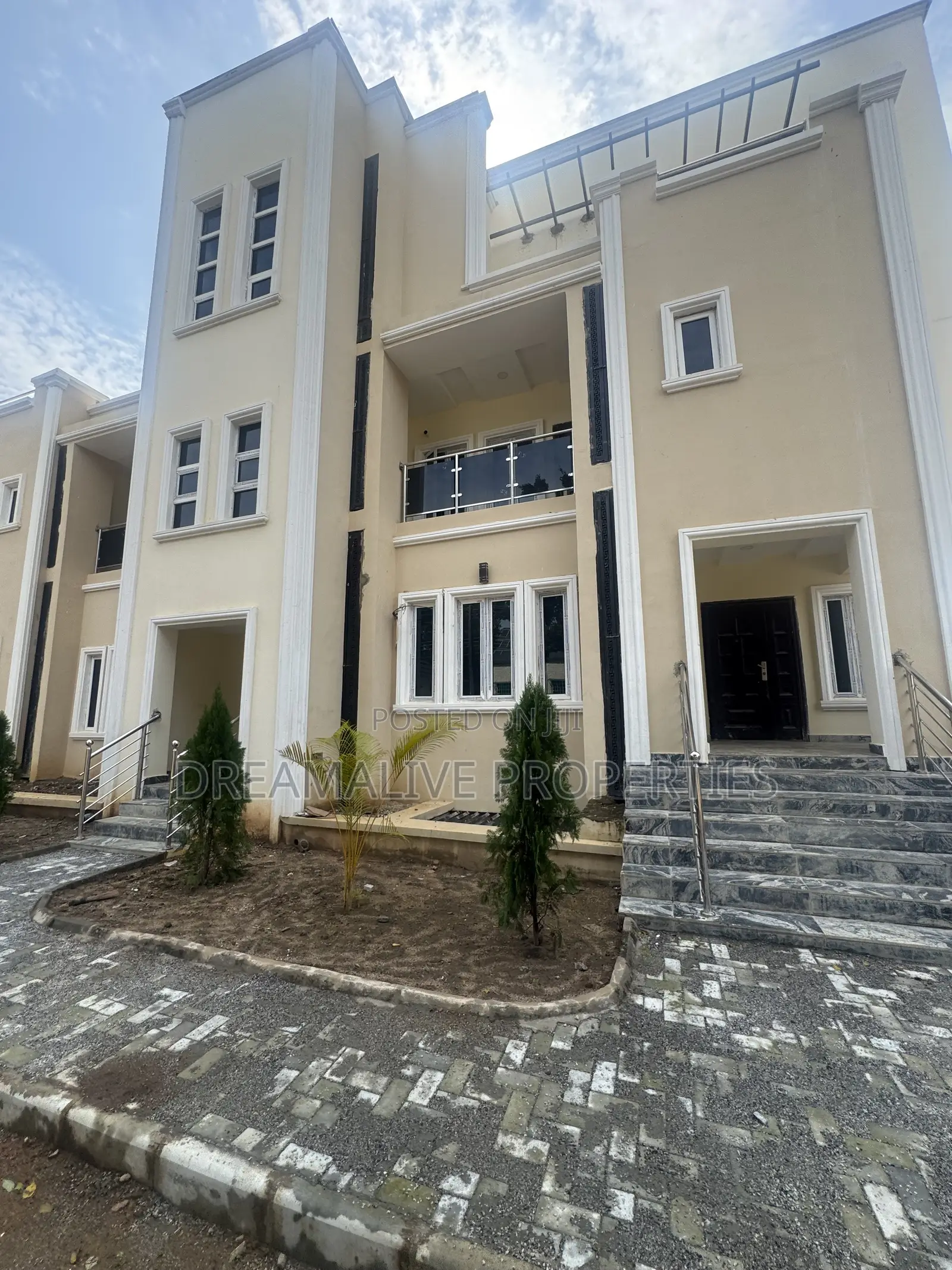 4bdrm Duplex in Gwarinpa for rent