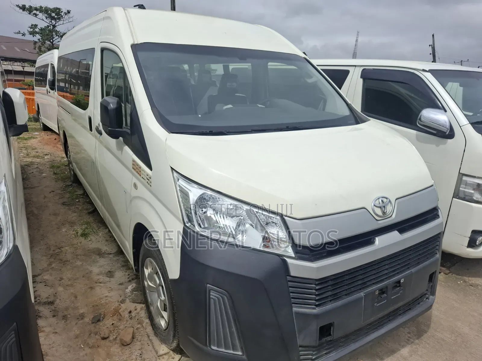 Toyota HiAce 2021 White