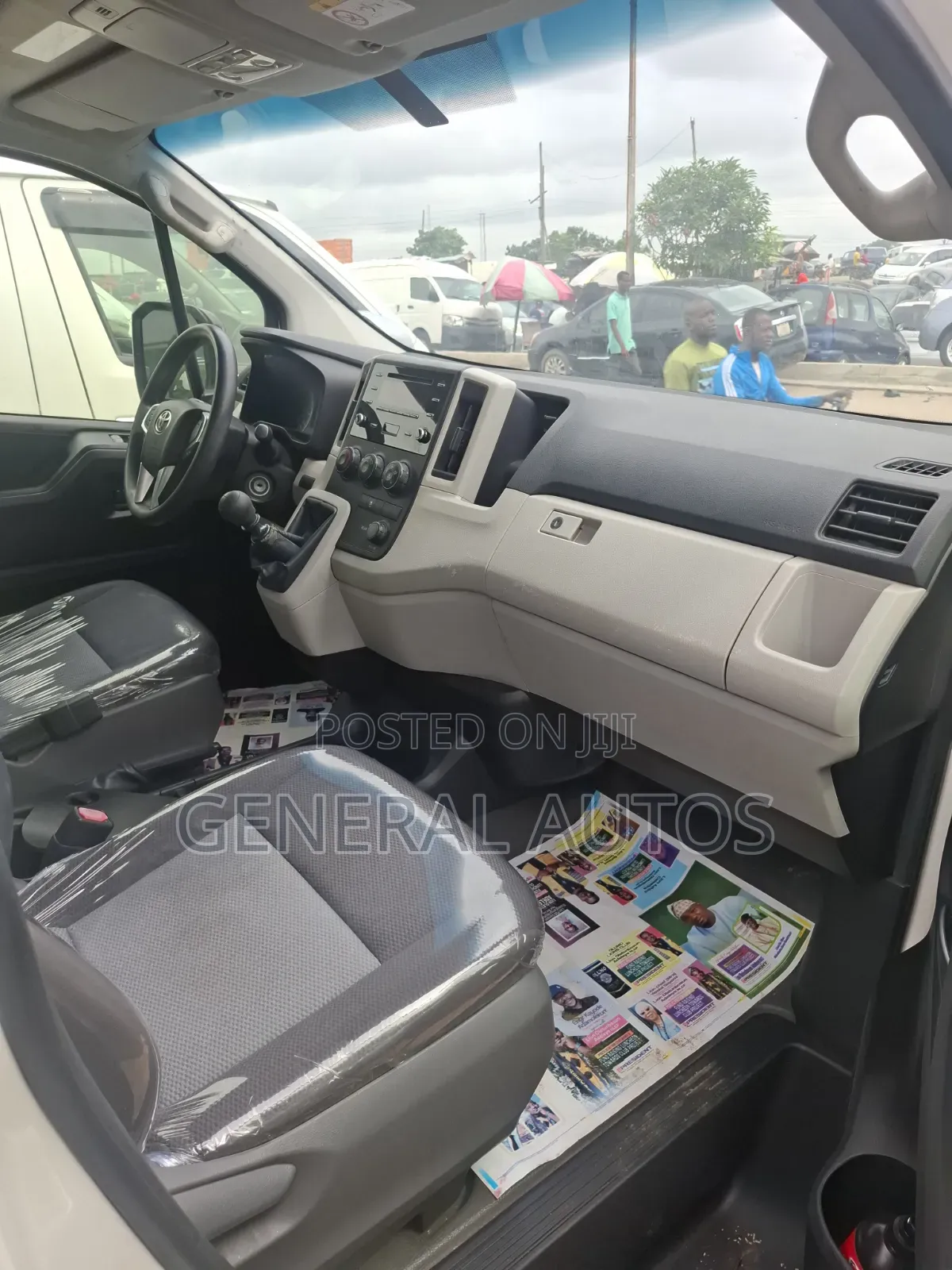 Toyota HiAce 2021 White