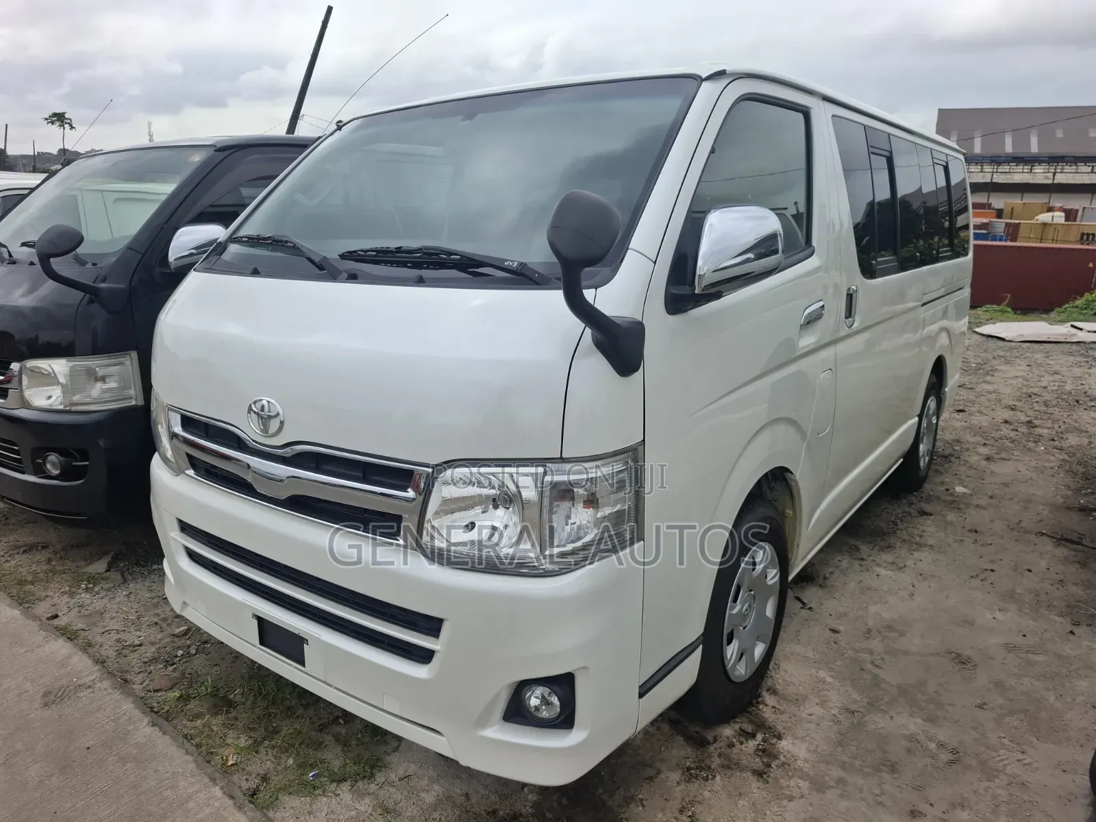 Toyota HiAce 2013 White