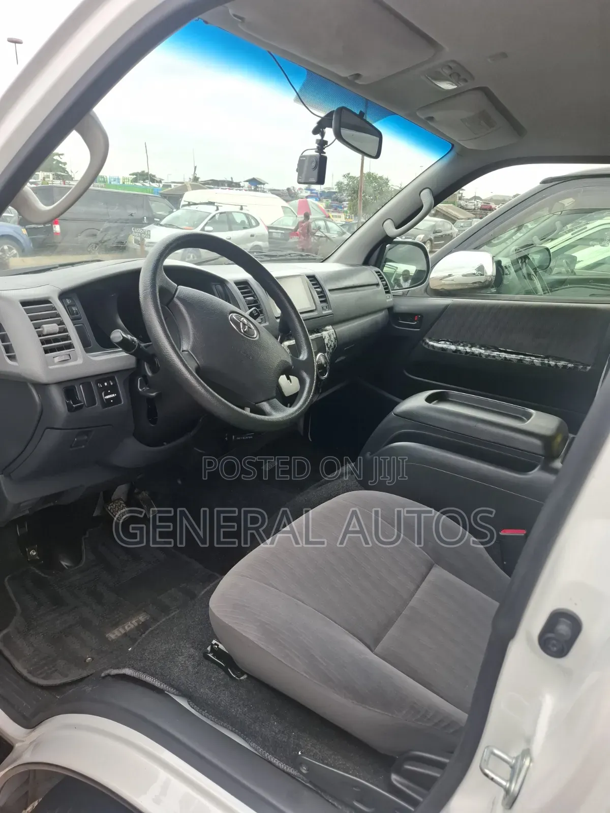 Toyota HiAce 2013 White