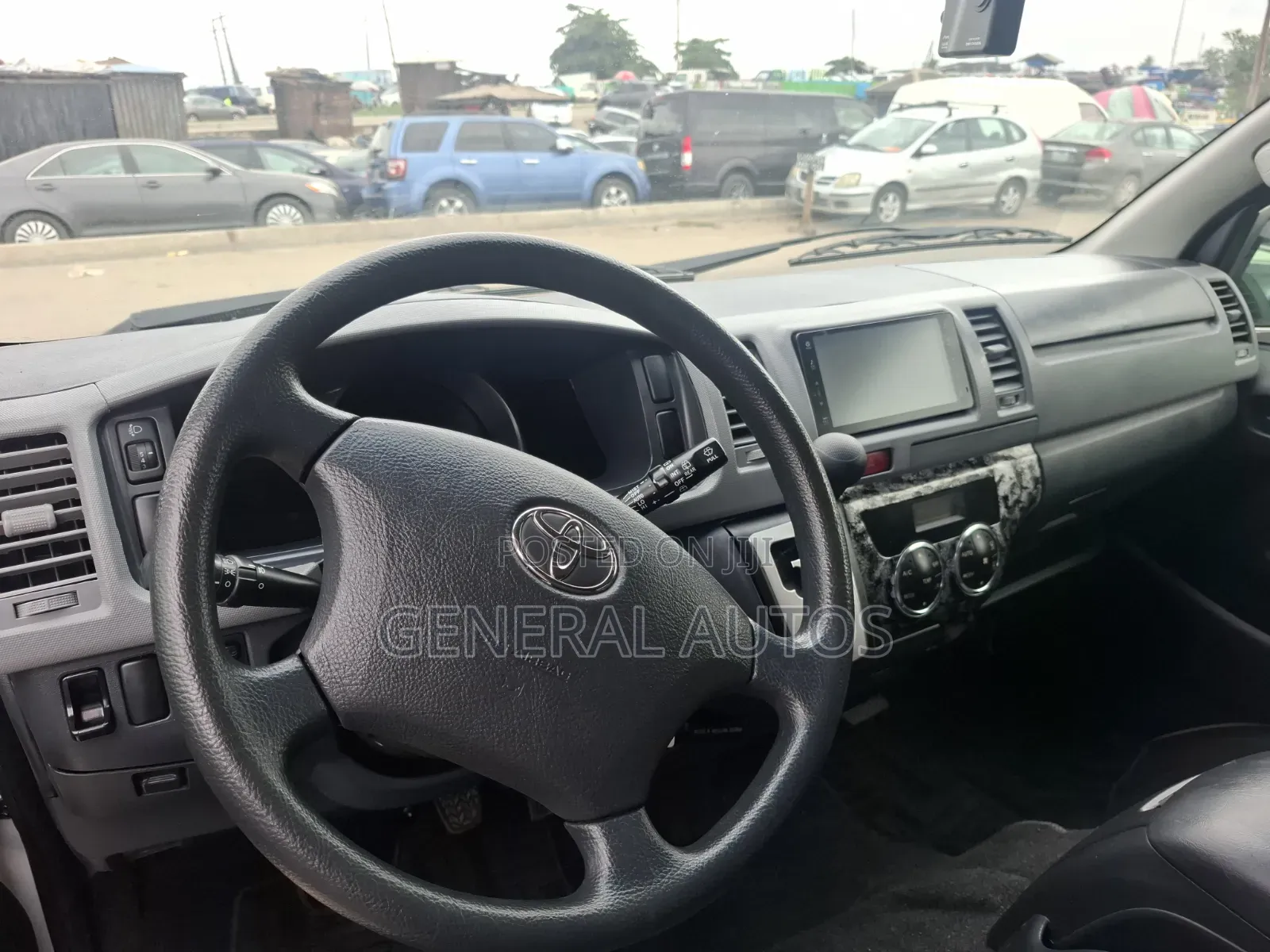 Toyota HiAce 2013 White