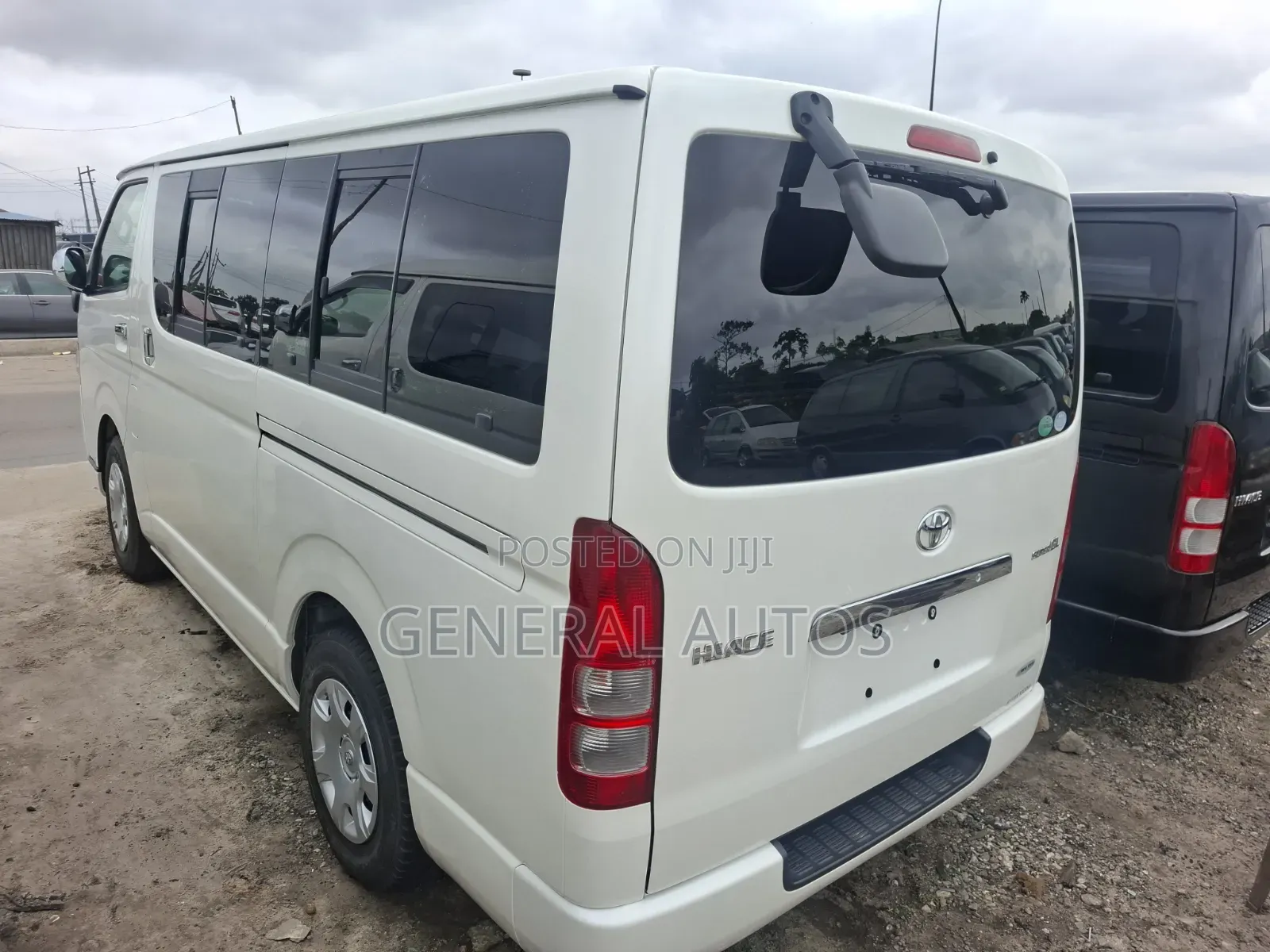 Toyota HiAce 2013 White