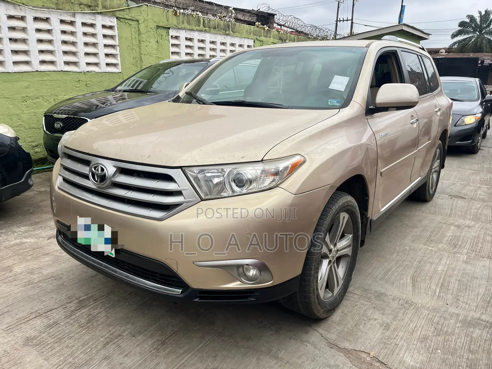 Toyota Highlander Limited 2011 Gold