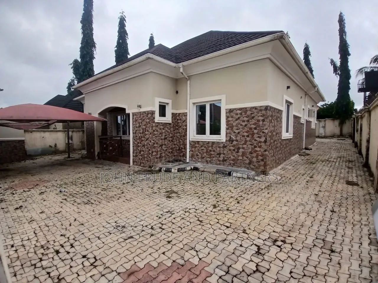 5bdrm Bungalow in Ipent 2, Lokogoma for rent