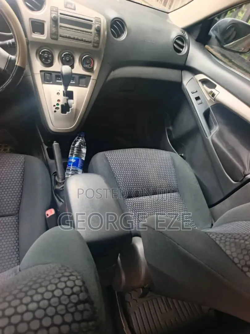 Toyota Matrix 2009 White