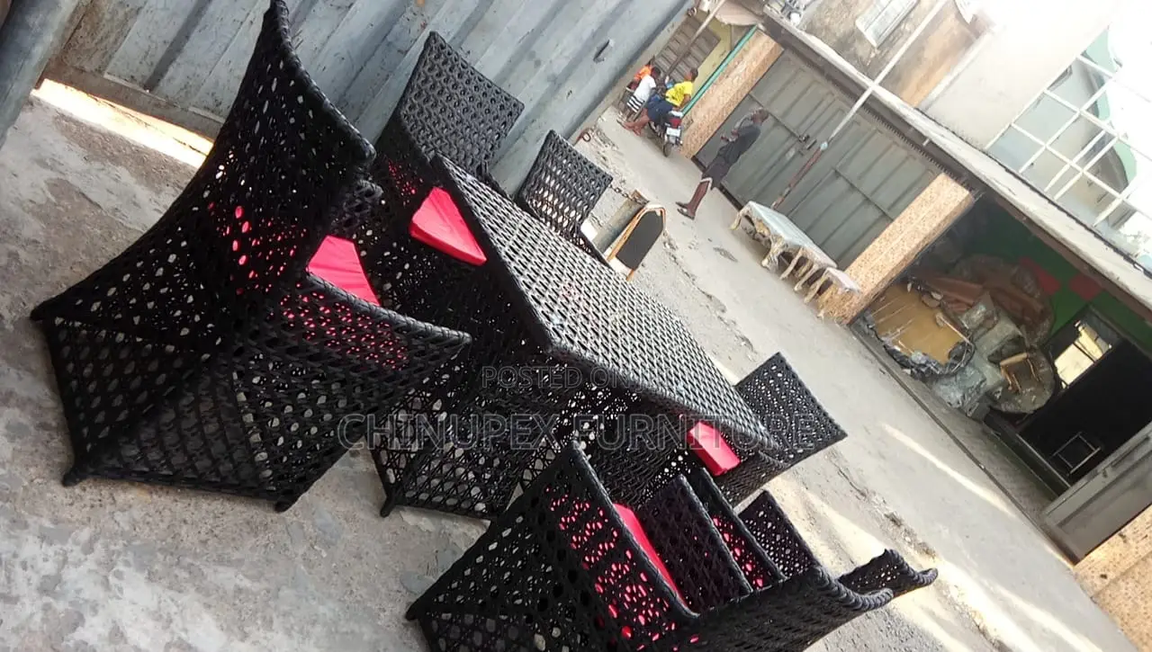 6 Seaters Outdoor Rattan With Glass Top Table