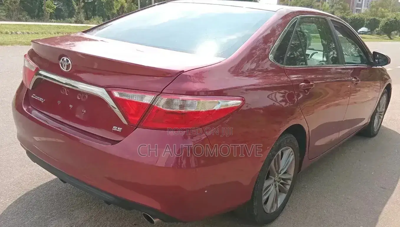 Toyota Camry SE 4dr Sedan (2.5L 4cyl 6A) 2017 Red