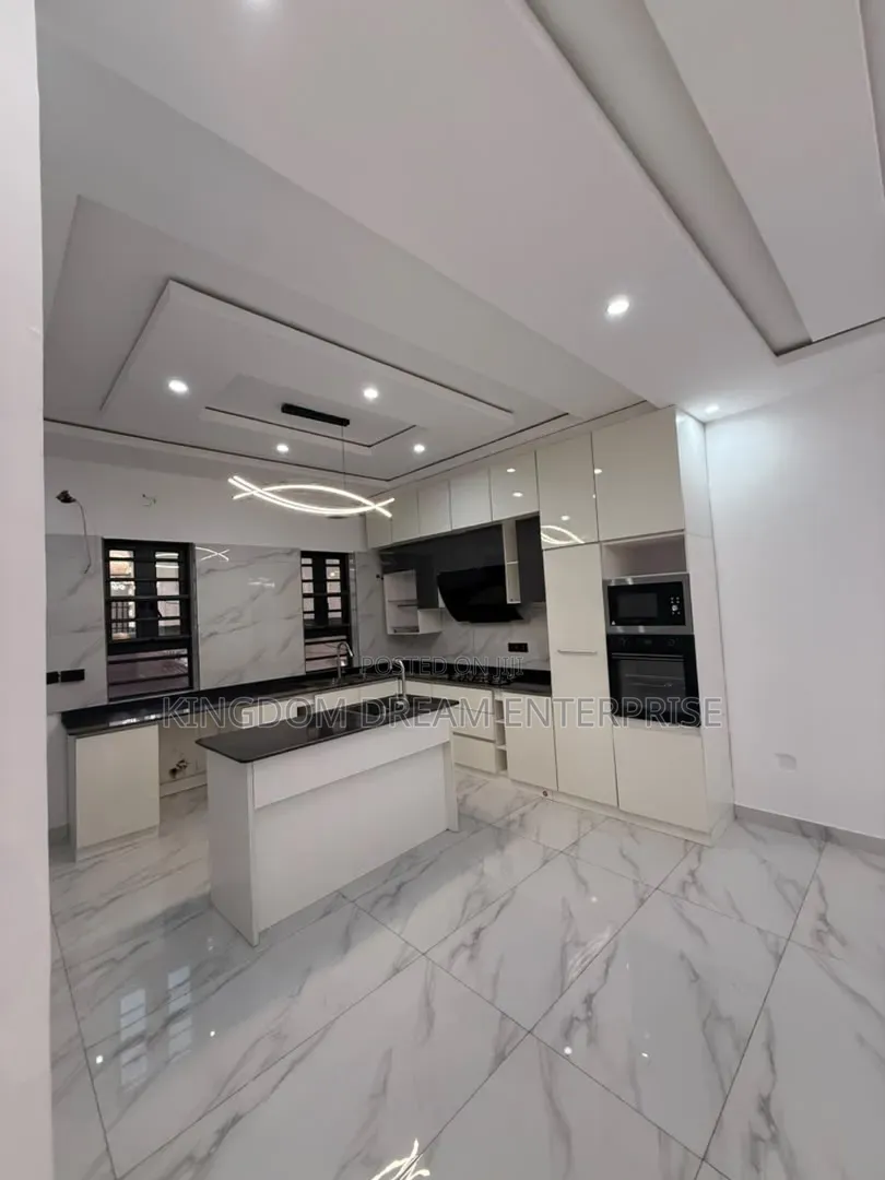 4bdrm House in Omole Phase 2 Lagos for sale