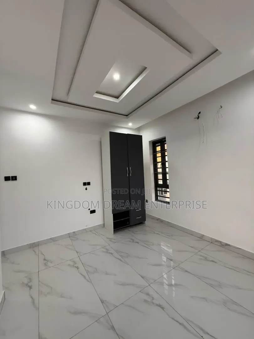 4bdrm House in Omole Phase 2 Lagos for sale