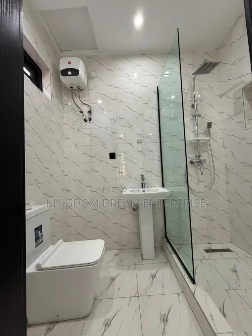 4bdrm House in Omole Phase 2 Lagos for sale