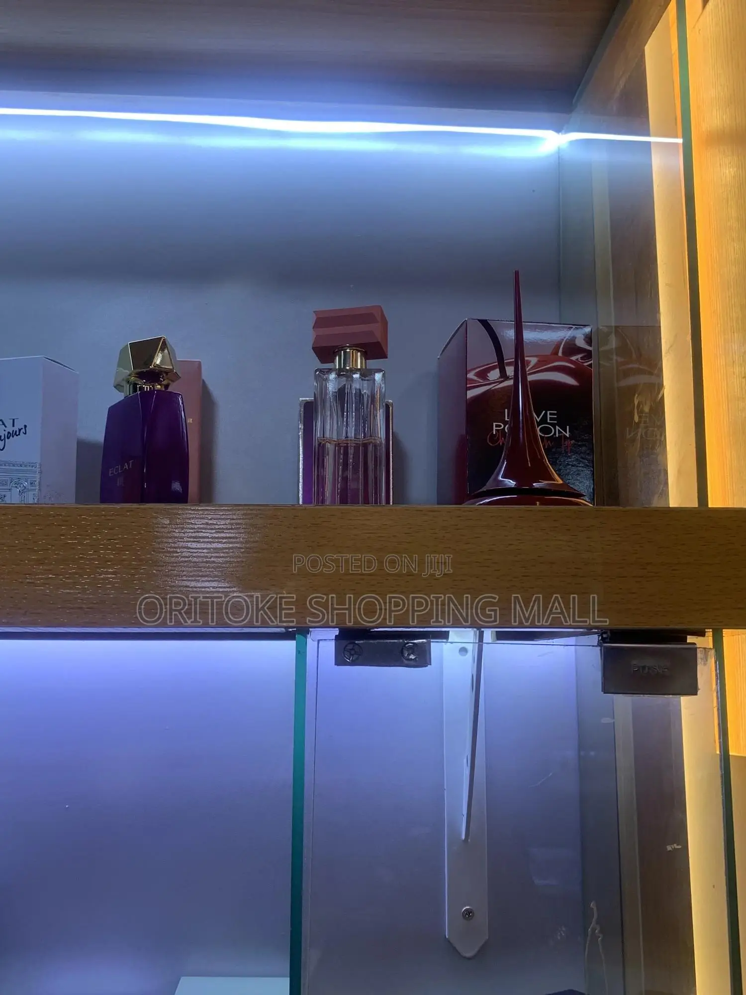A Giordani Gold Miss Giordani Perfumed Anti- Perspirant Roll-On