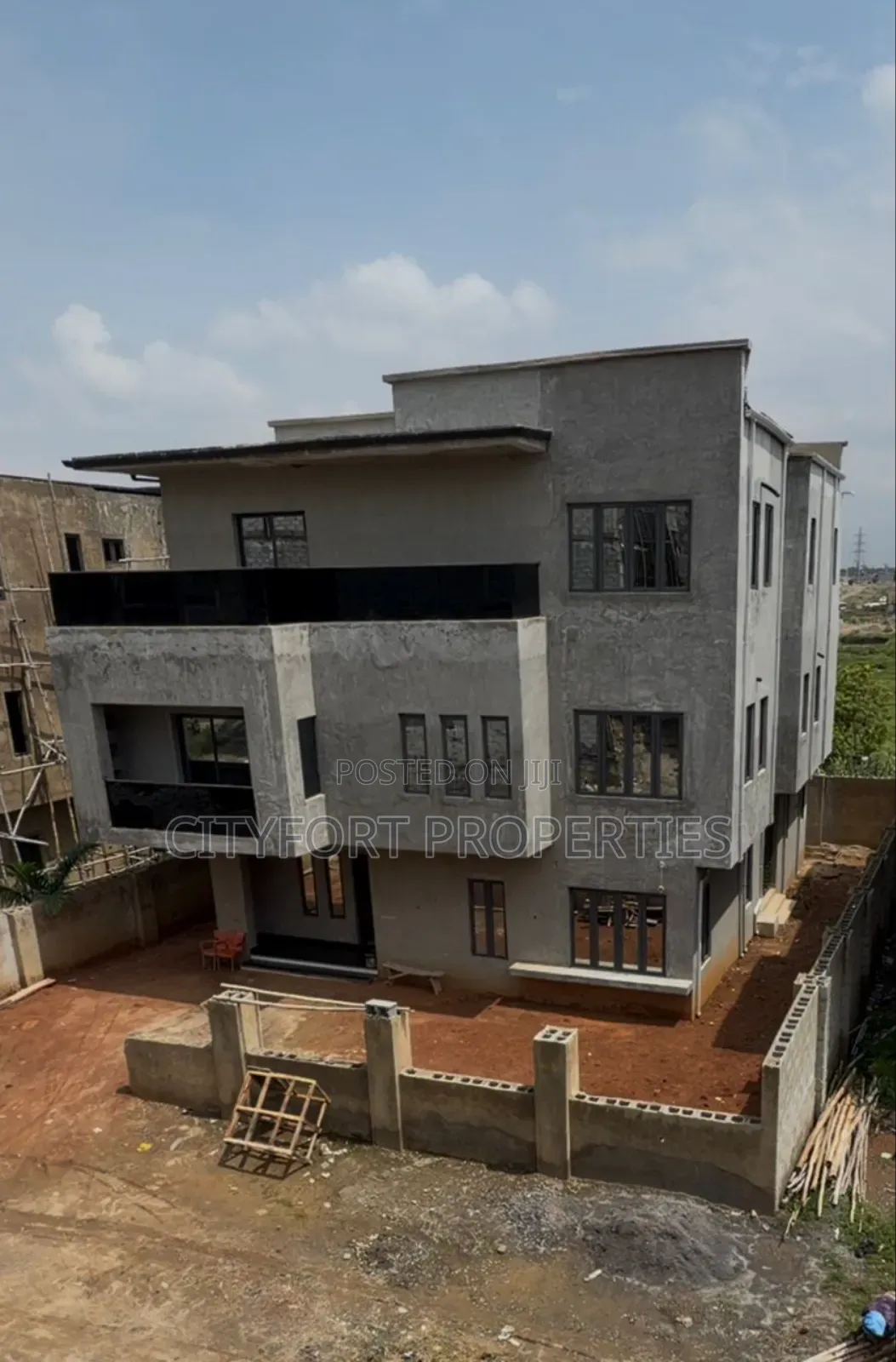 5bdrm Duplex in Apo District for sale