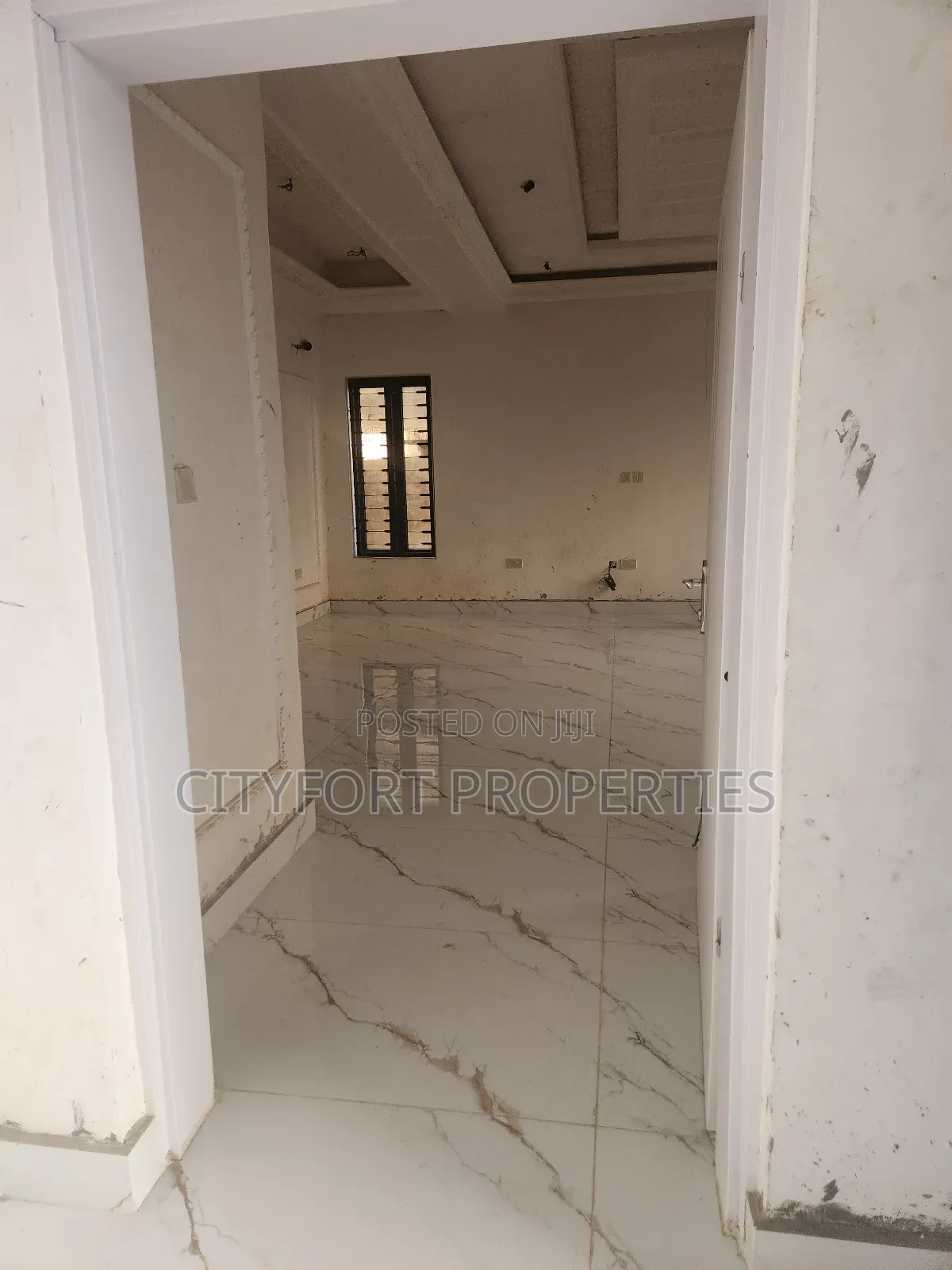 5bdrm Duplex in Apo District for sale