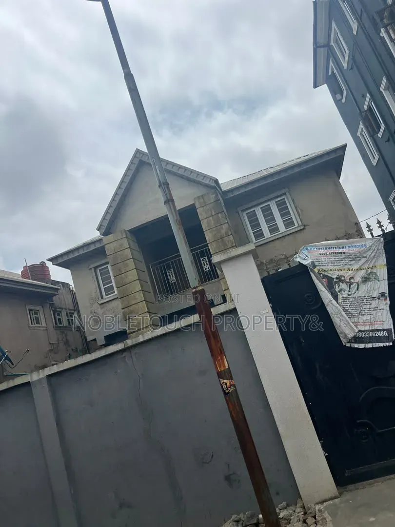 3bdrm Block of Flats in Surulere Lagos, Adelabu for sale