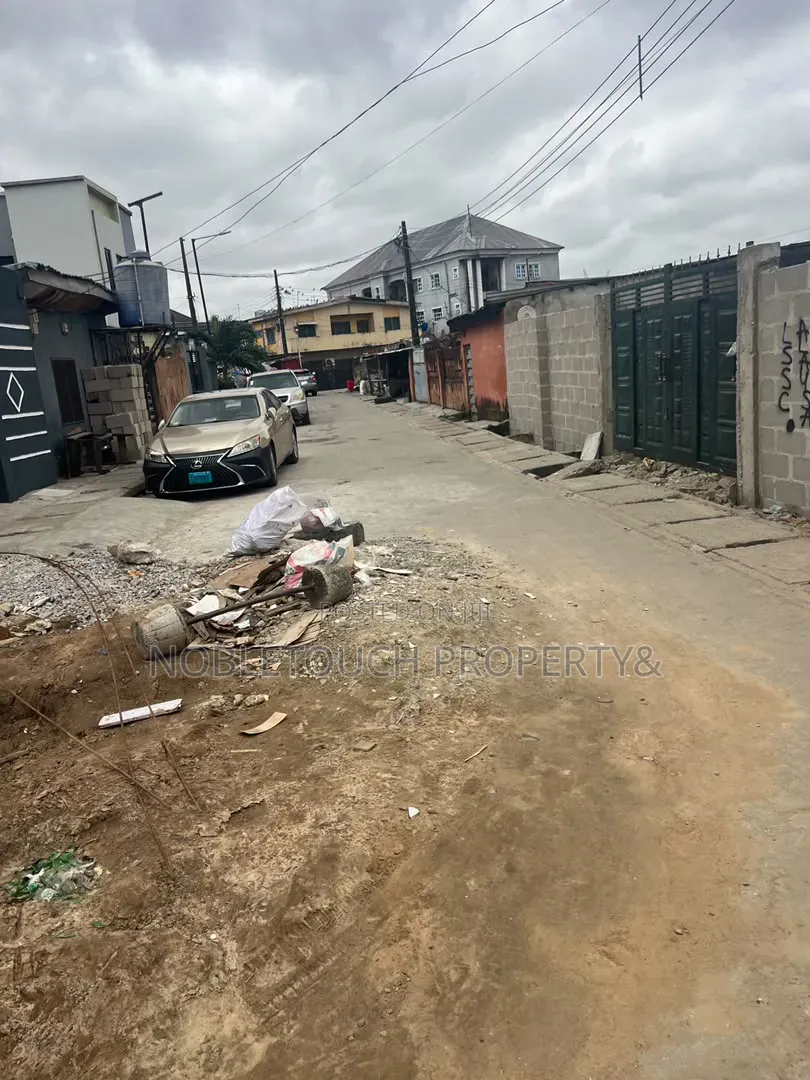 3bdrm Block of Flats in Surulere Lagos, Adelabu for sale