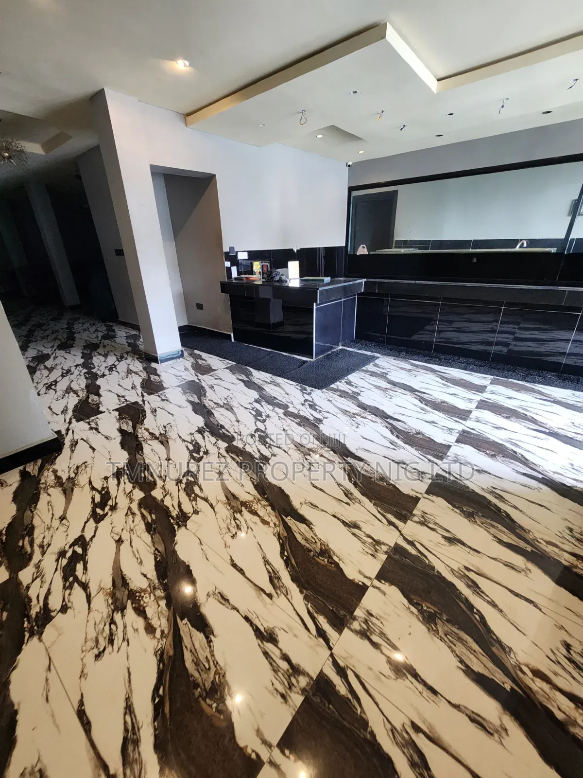 Groundfloor Shop Direct Faccing Road in a Busy Road Lekki Phase1