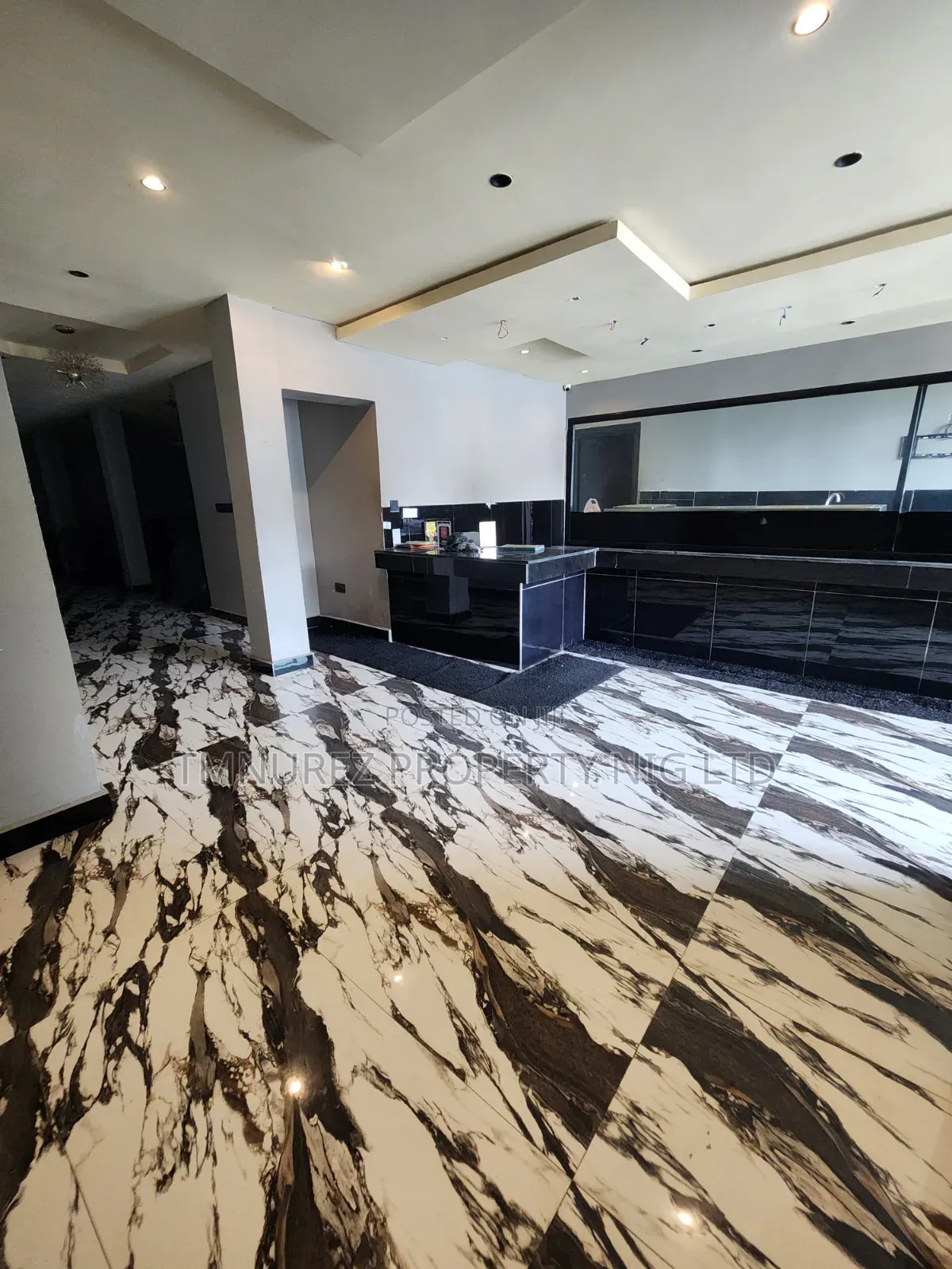 Groundfloor Shop Direct Faccing Road in a Busy Road Lekki Phase1