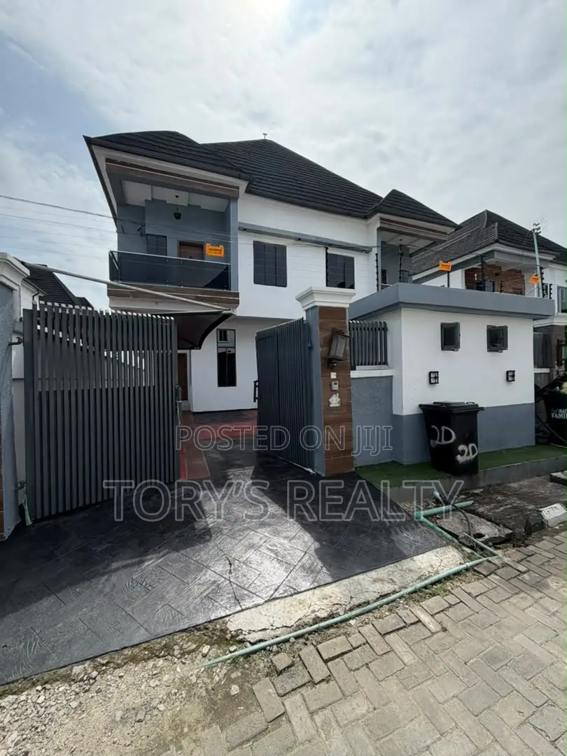 4bdrm Duplex in Chevron for sale