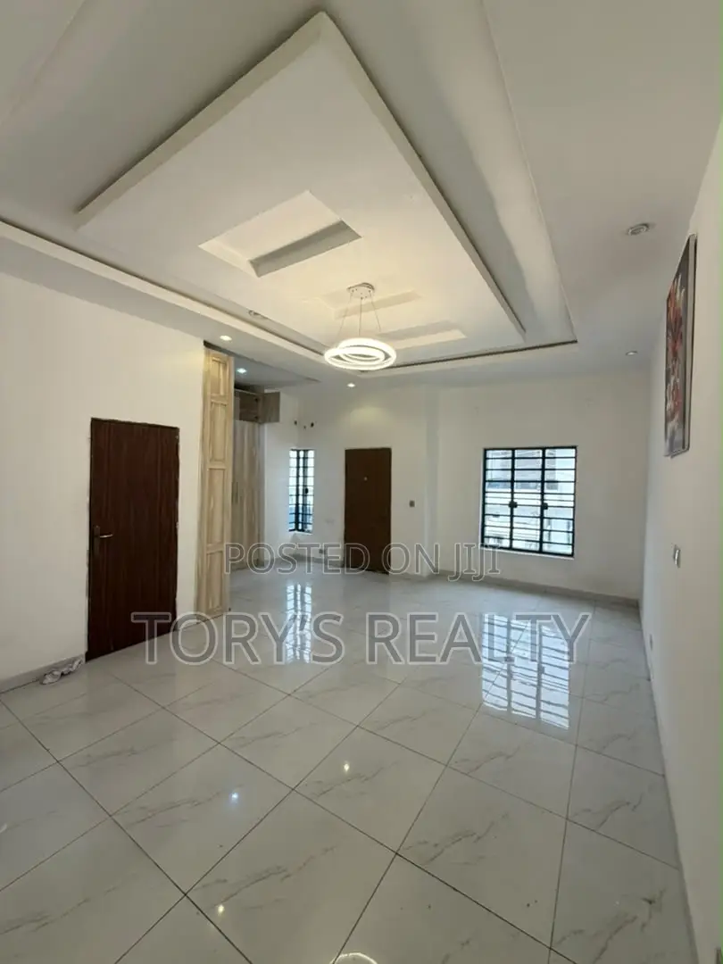 4bdrm Duplex in Chevron for sale