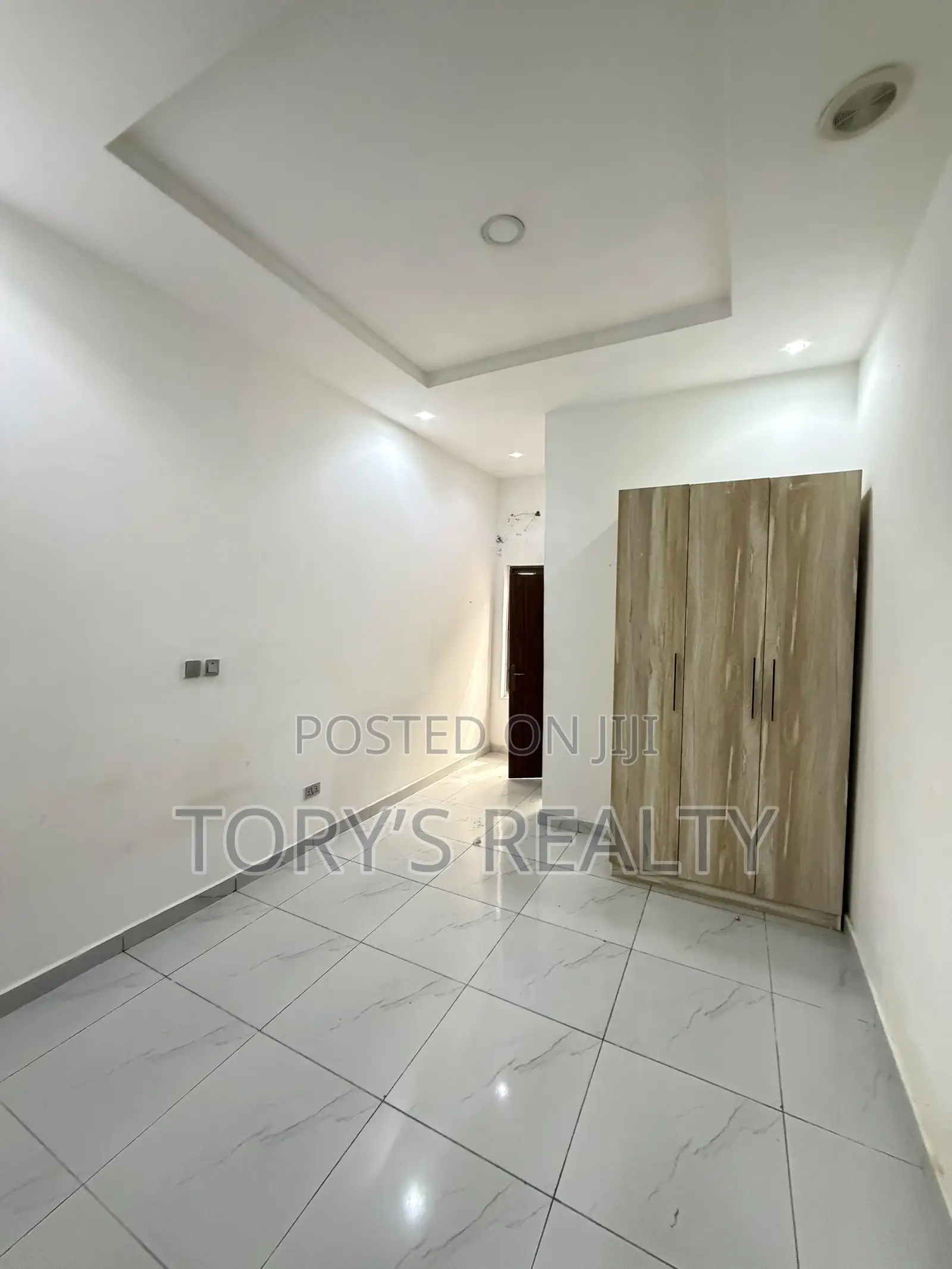 4bdrm Duplex in Chevron for sale