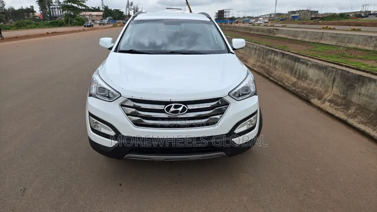 Hyundai Santa Fe SE FWD 2016 White