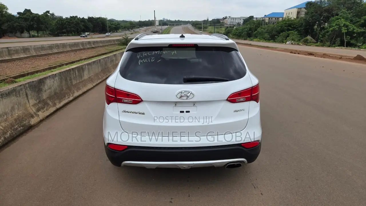 Hyundai Santa Fe SE FWD 2016 White