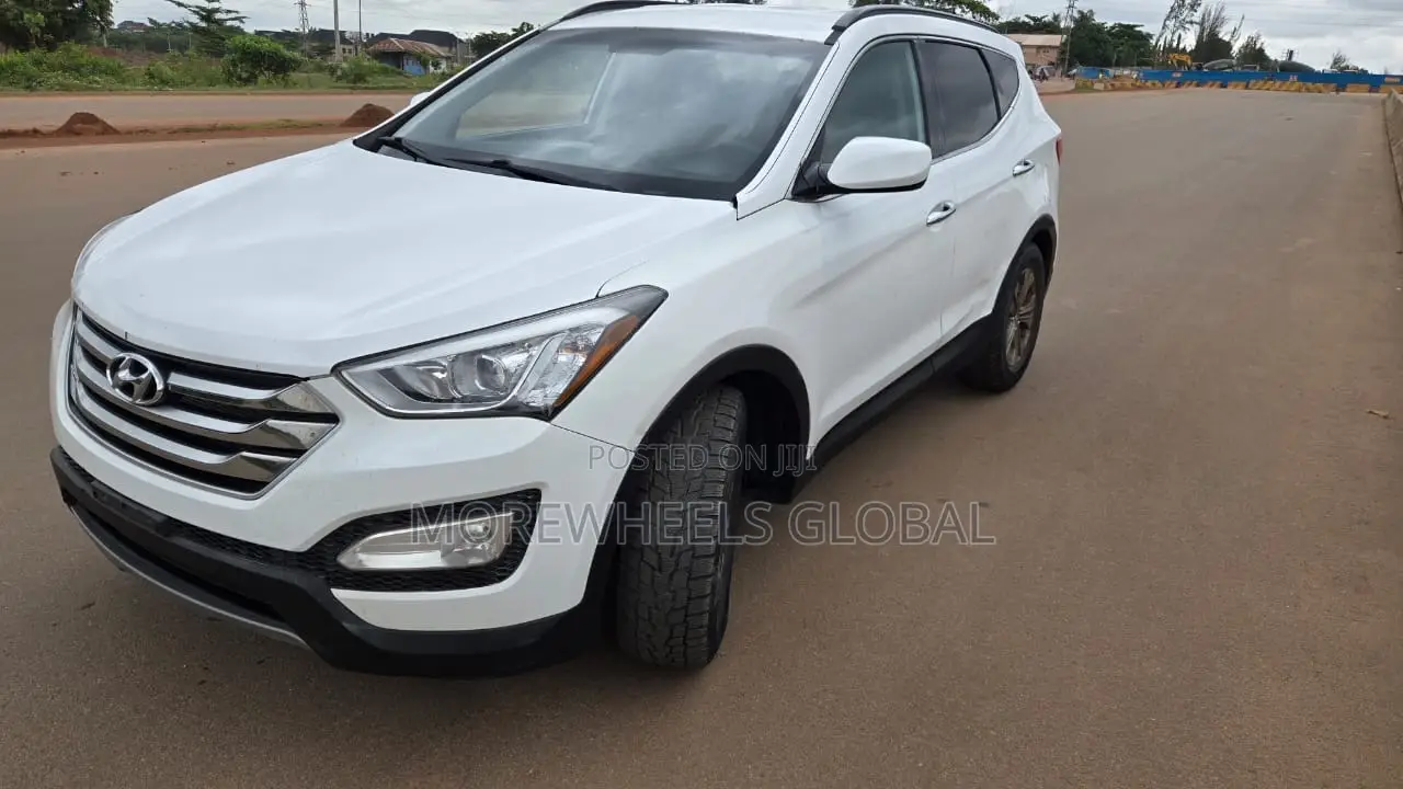 Hyundai Santa Fe SE FWD 2016 White